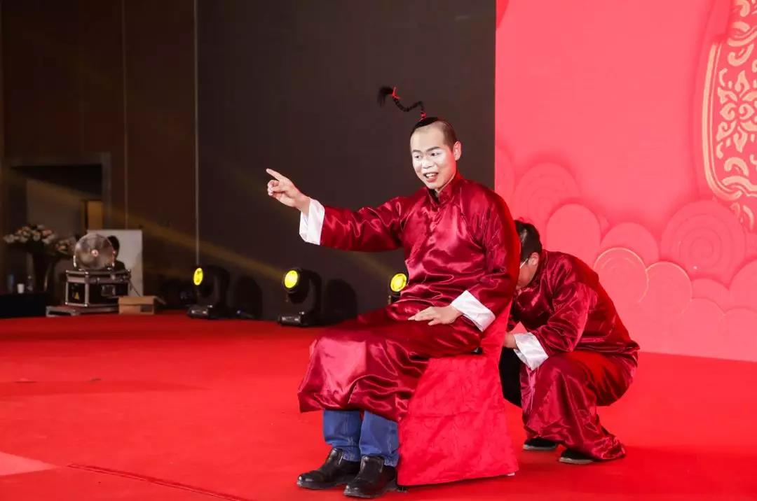 双簧《急脾气与慢脾气》朗诵《脚踏实地,仰望星空》合唱《创意大合唱